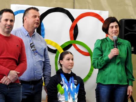 Teja Pavec s staršema